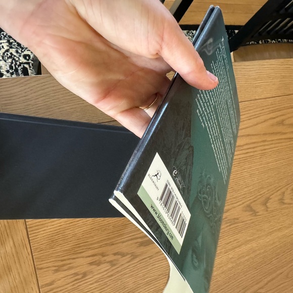 Sarah J Maas OOP A Court of Wings and Ruin - Picture 8 of 8